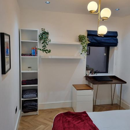 Bright Spacious Apartment In The Park London Eksteriør billede