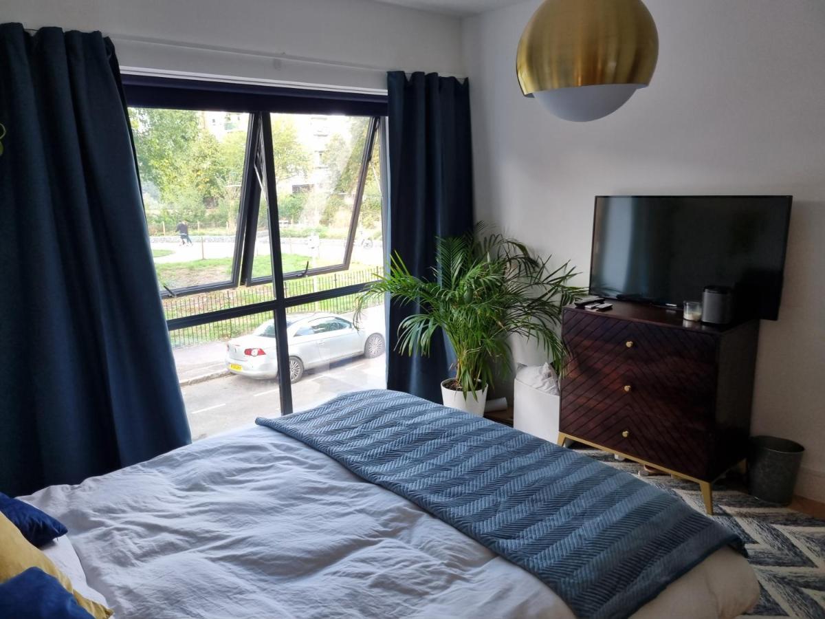 Bright Spacious Apartment In The Park London Eksteriør billede