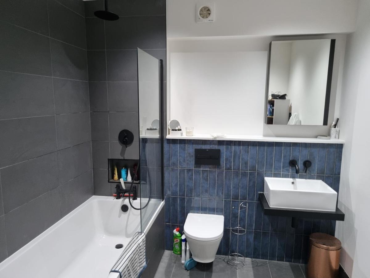 Bright Spacious Apartment In The Park London Eksteriør billede